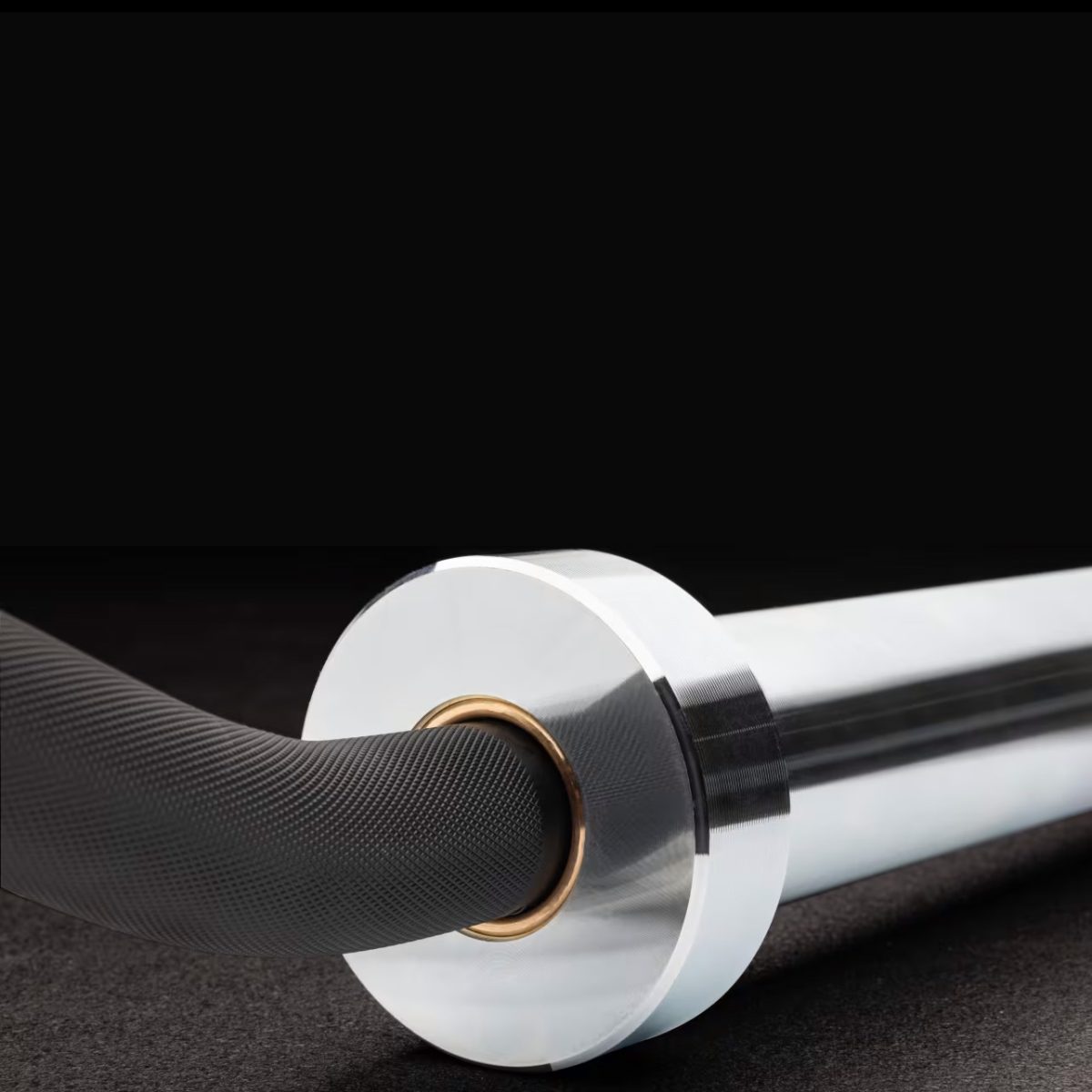 بار متعرج زجزاج أولمبي EZ Curl وزن 11.5 كجم طول 142 سم XFORCE OK5004-3